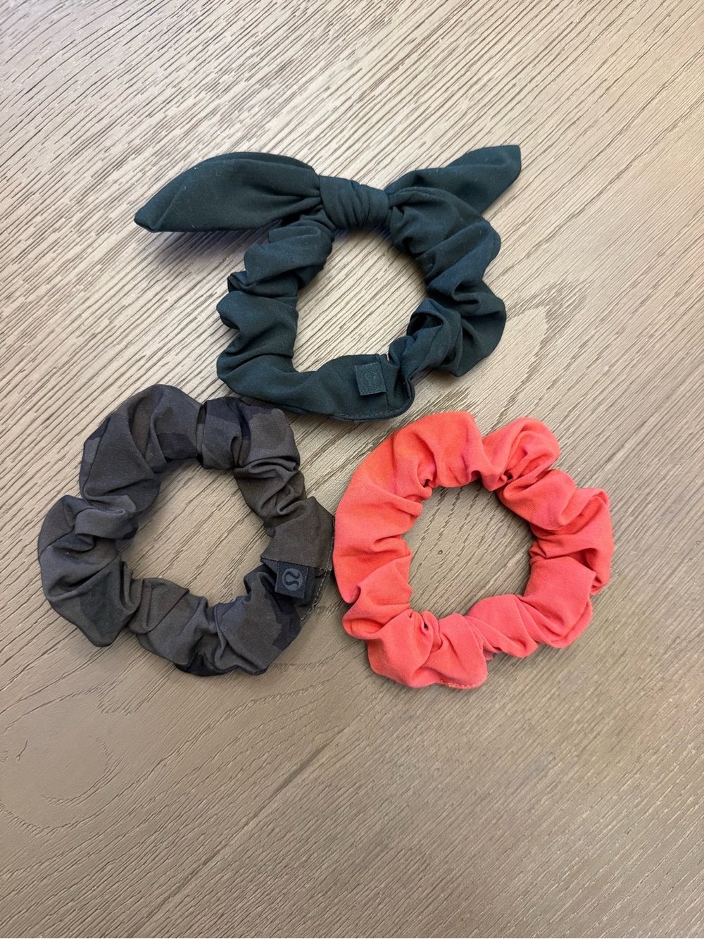 Lululemon Athletic Hair Scrunchie Set